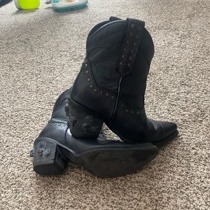 Dingo skull booties